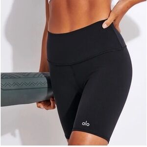 ALO Yoga Women's Black Bike Shorts - Large